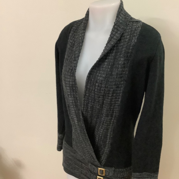 Venus Classic Sweater Medium - Picture 12 of 12